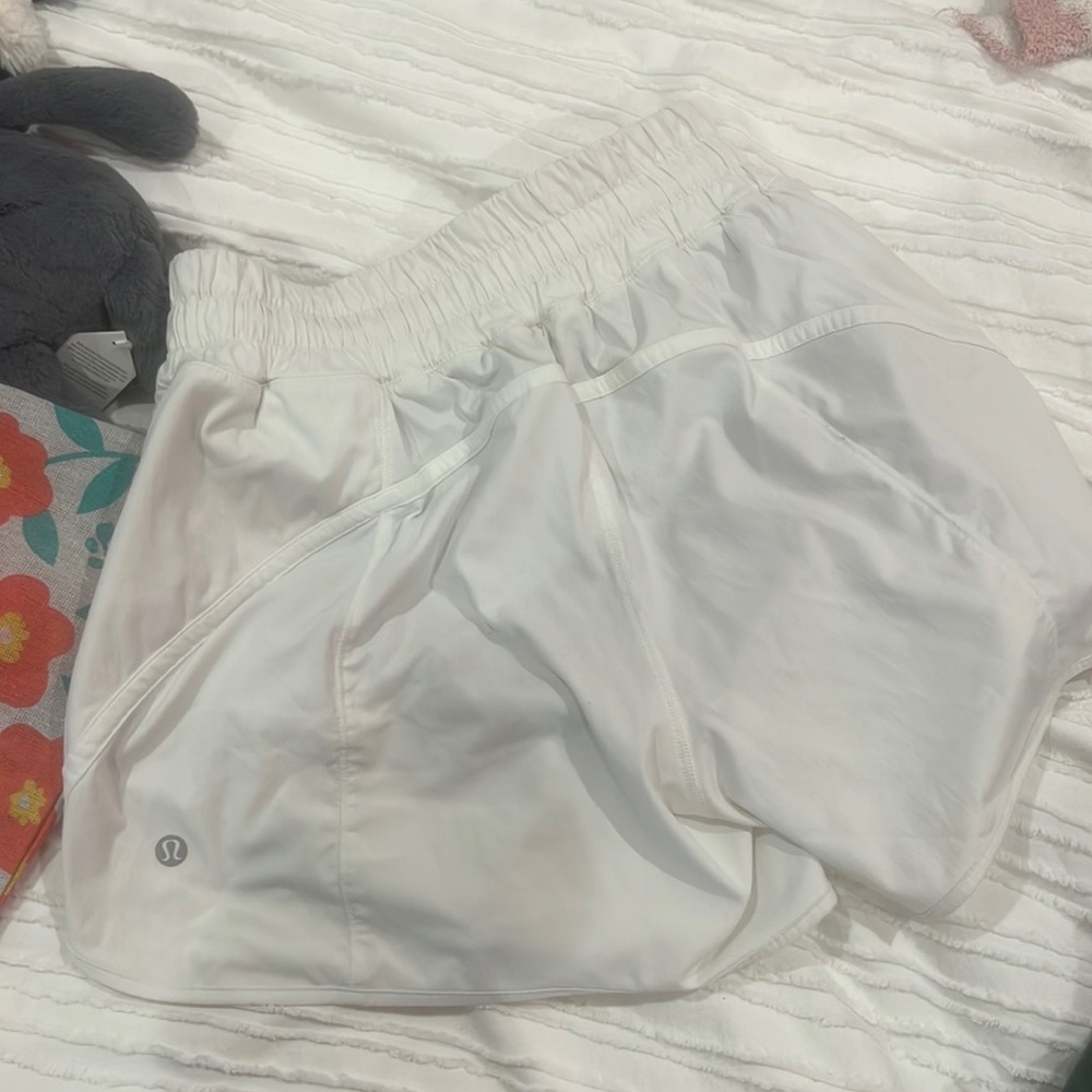 lululemon hotty hot white shorts size 6